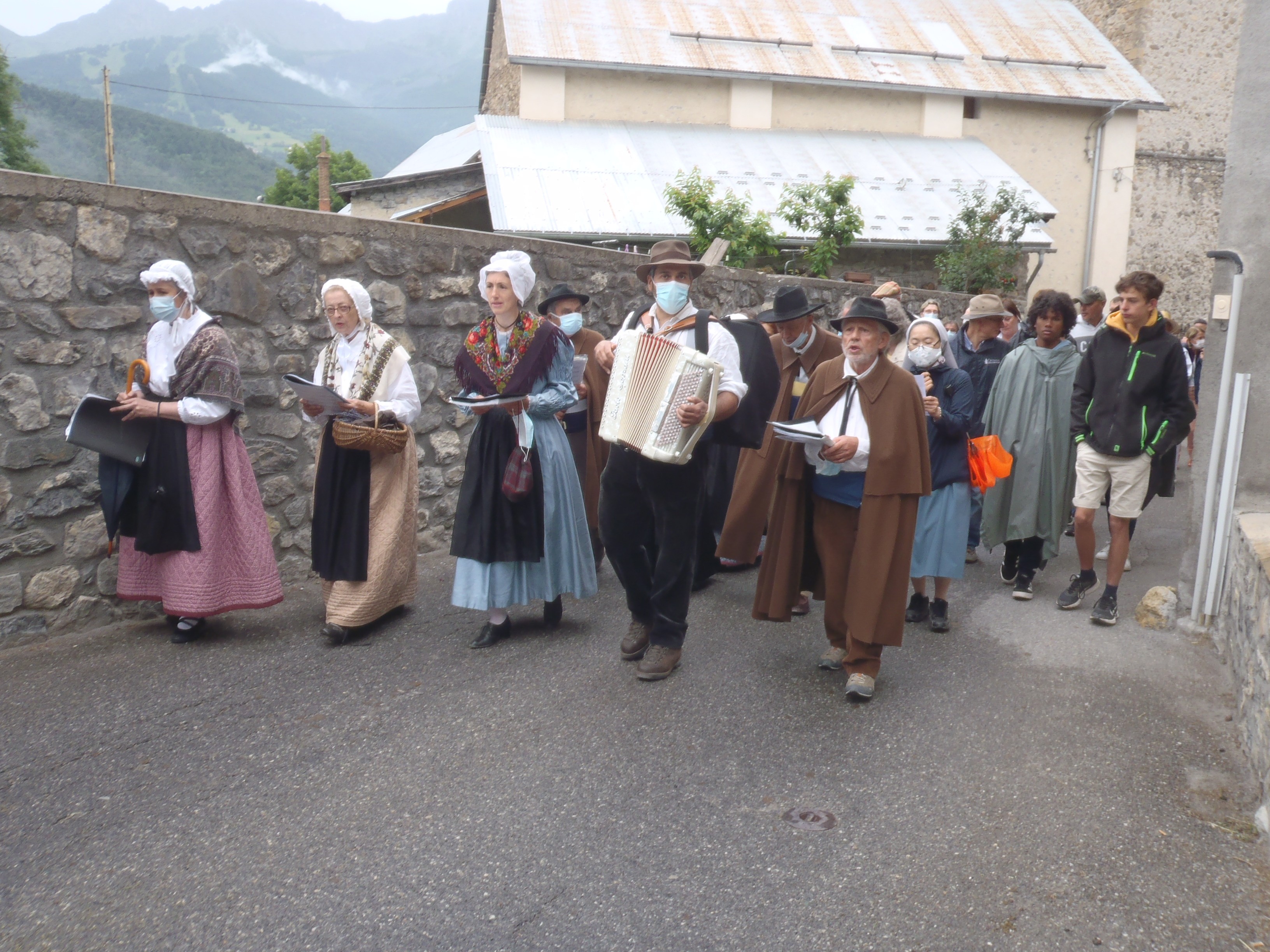 la procession vers le couvent